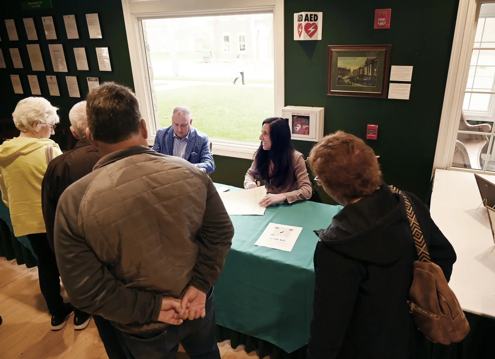 people registration desk
