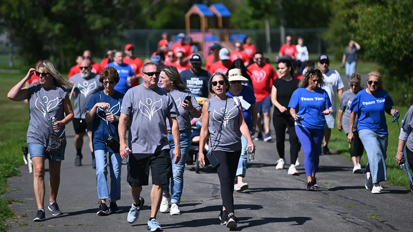 Crowd walkathon participants
